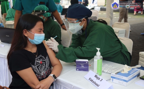 Vaksinasi massal Covid-19